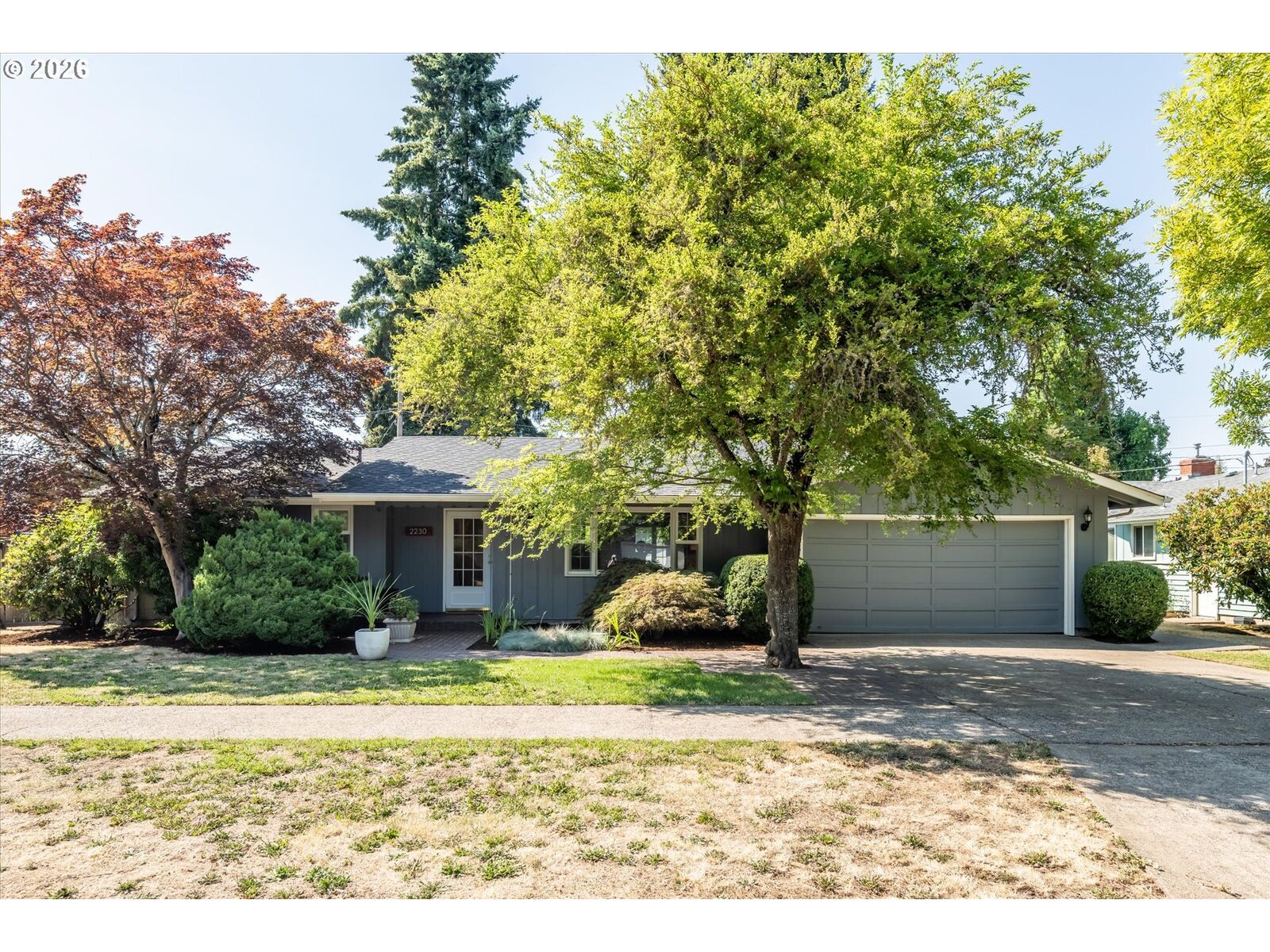 Property Photo:  2230 Azure St  OR 97401 