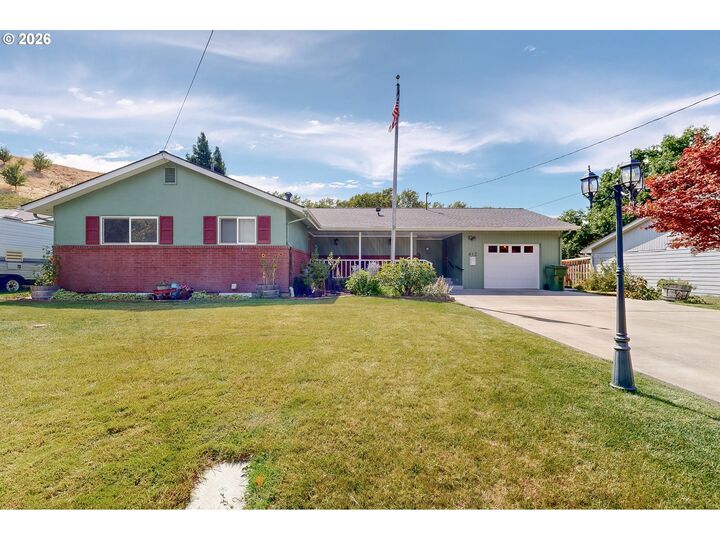 Property Photo: 412 Parkview St OR 97862