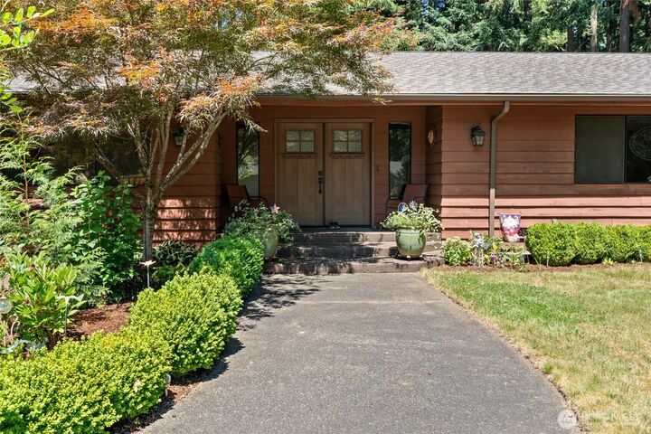 Property Photo:  6915  244th Street Ct E  WA 98338 