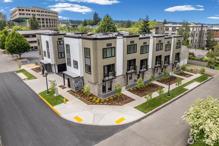 Property Photo: 530 13th Avenue SE 106 WA 98501
