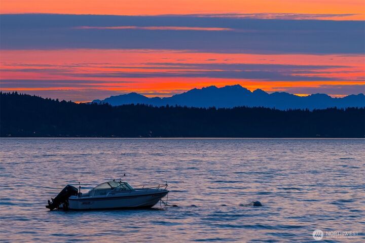 Property Photo: 7 SW Three Tree Point Lane WA 98166