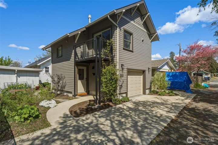 Property Photo: 1016 Francis Avenue WA 99362