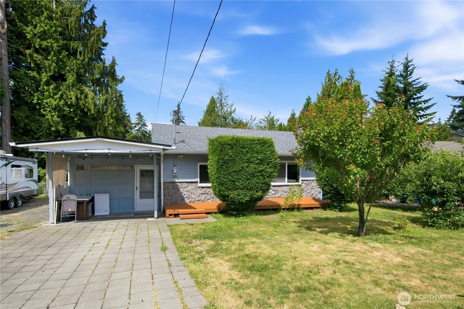 Property Photo: 14408 42nd Avenue W WA 98087
