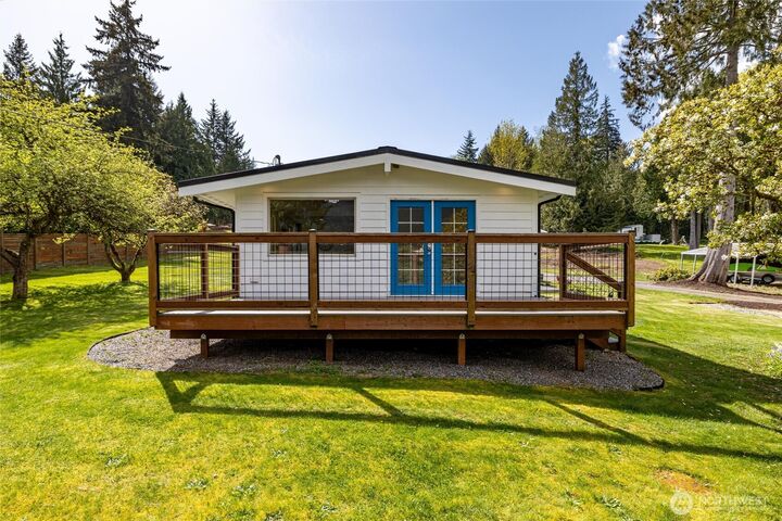 Property Photo:  477 W  Lake Samish Drive  WA 98229 