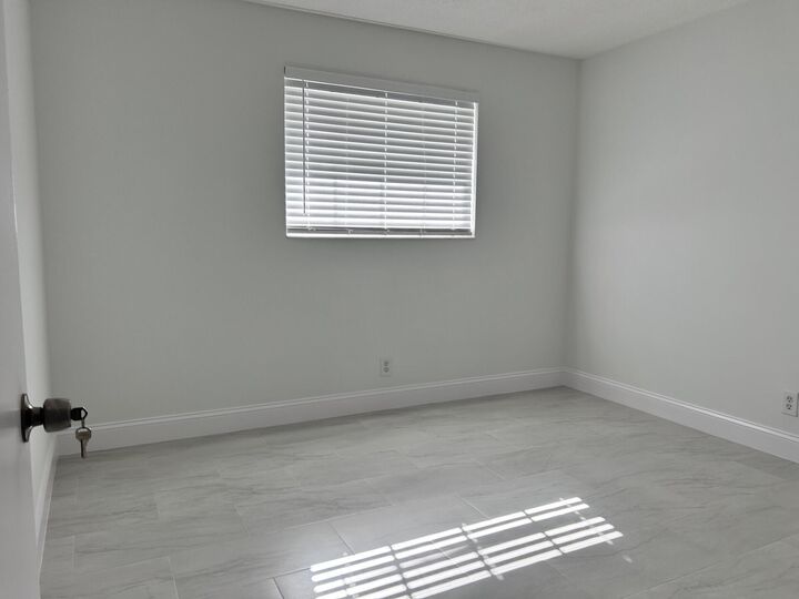 Property Photo: 402 Lake Shore Drive 103 FL 33403