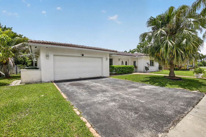 Property Photo: 410 Bonaventure Boulevard FL 33326