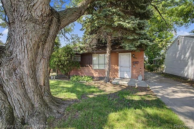 Property Photo: 2766 Margaret Street MI 48122