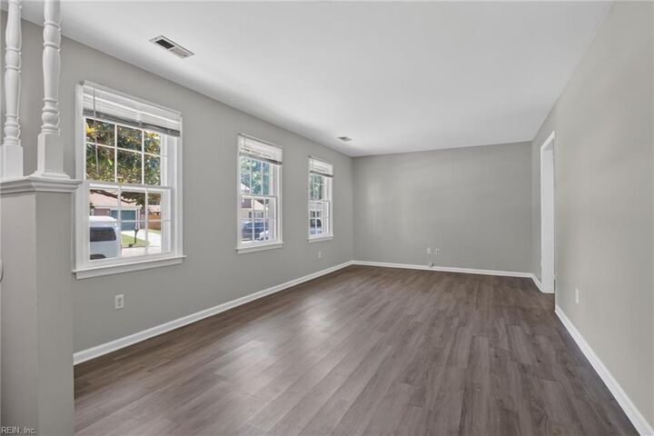 Property Photo:  945 Red Oak Cir  VA 23608 