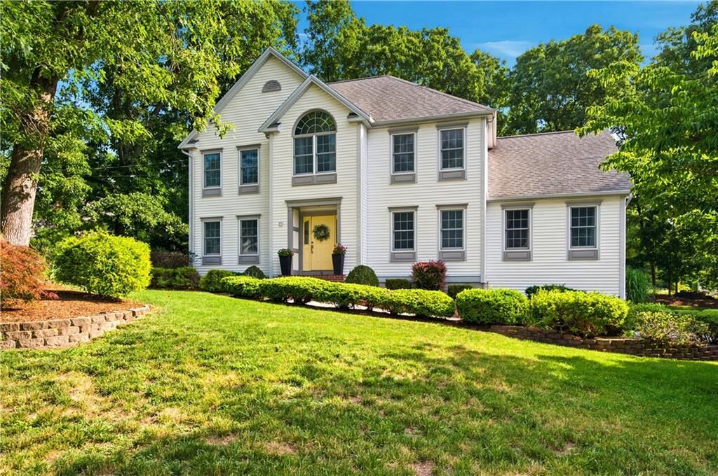 Property Photo:  6 Cathedral Court  RI 02864 