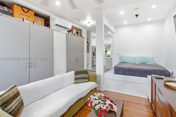 Property Photo:  750 Espanola Way 5  FL 33139 