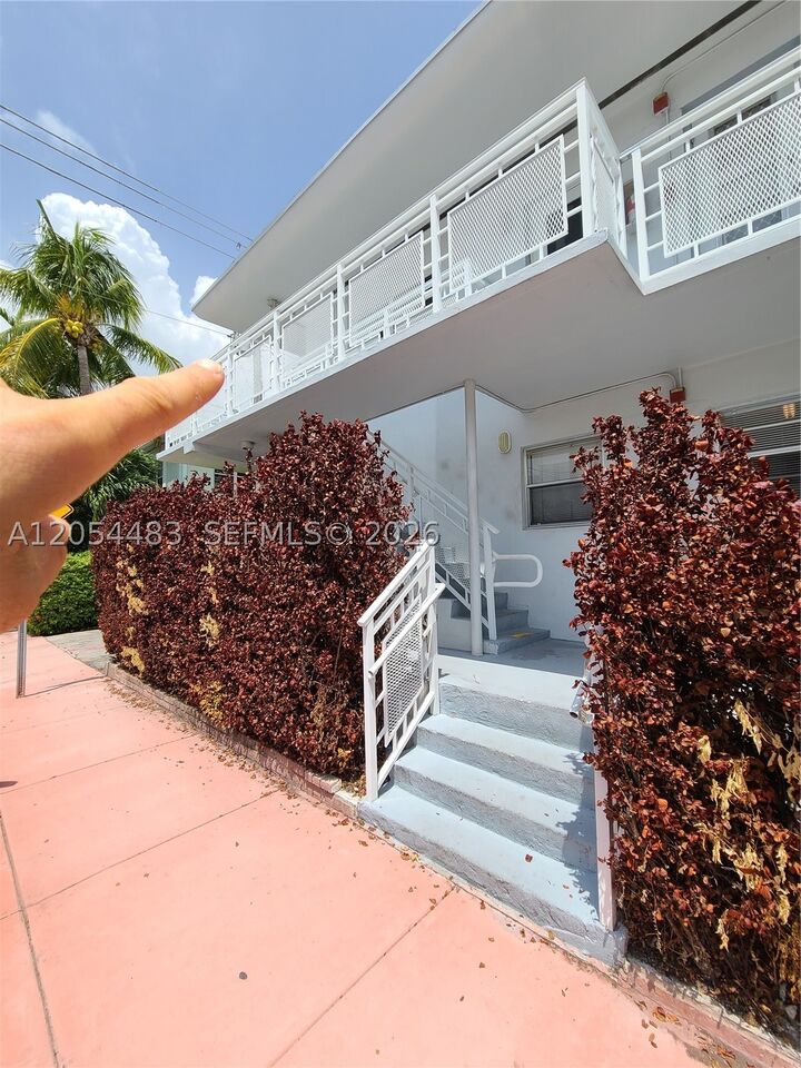 Property Photo: 901 10th St 8 FL 33139