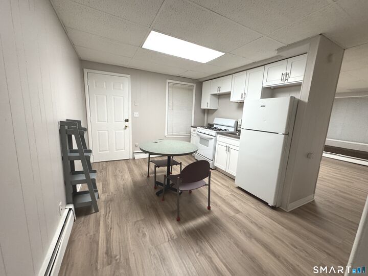 Property Photo: 645 Burnside Avenue 1B CT 06108