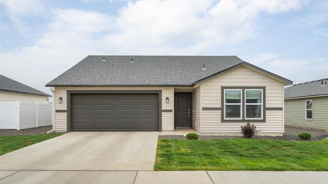 Property Photo: 1106 E L St WA 99006