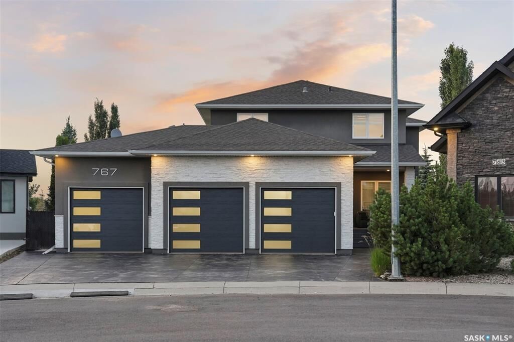 Property Photo: 767 Beechdale Way SK S7V 0A6