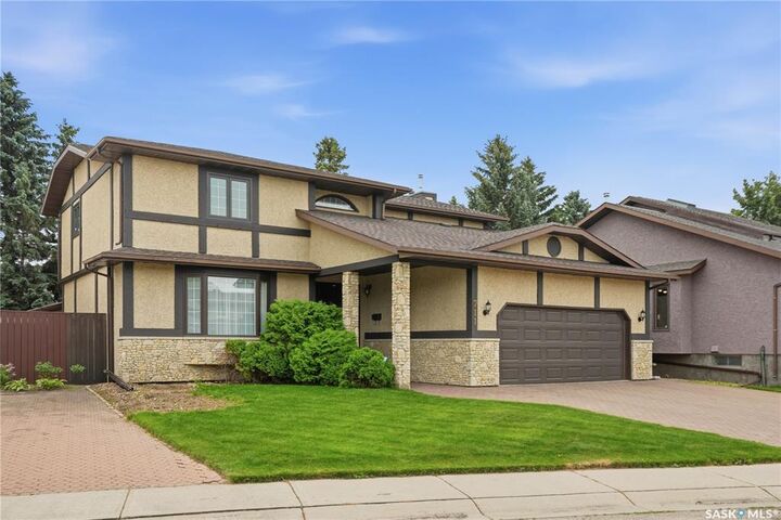 Property Photo:  711 Whitewood Court  SK S7J 4K5 