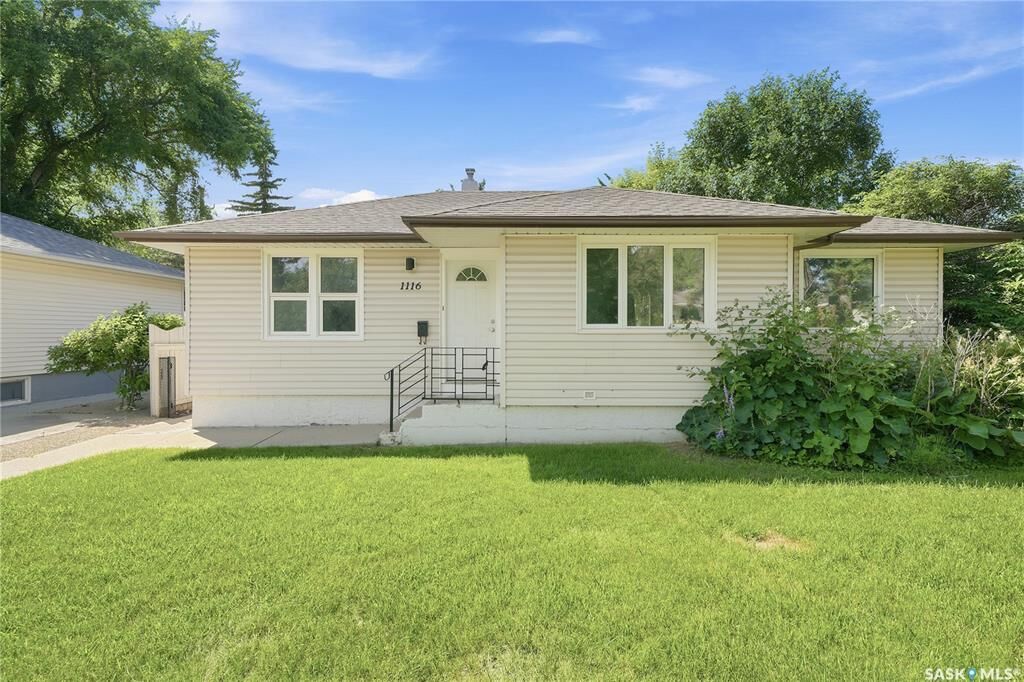 Property Photo: 1116 Ewart Avenue SK S7H 2K3