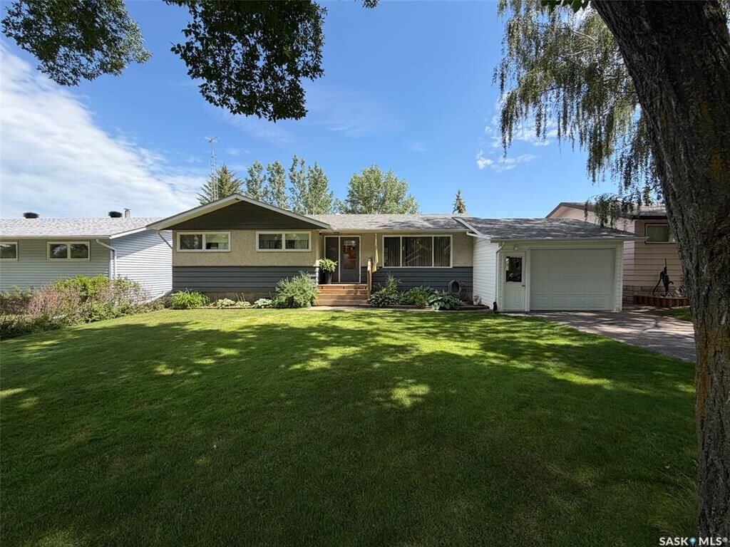 Property Photo: 386 4th Street E SK S0N 2M0