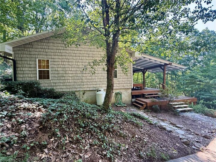 Property Photo:  900 Smokey Mtn Trail  NC 28659 