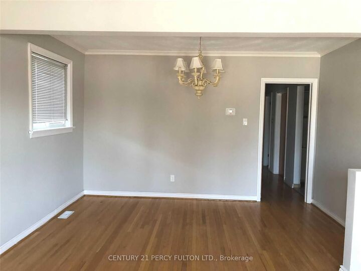 Property Photo: 21 Ivanhoe Court ON M1R 3G8