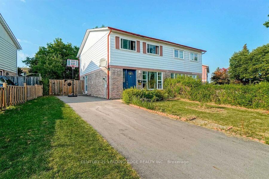 Property Photo:  48 Burkwood Crescent  ON M1B 1N8 