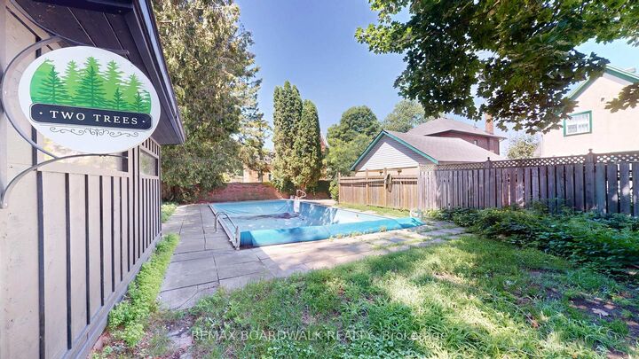 Property Photo: 407 King Street W ON K6V 3S8