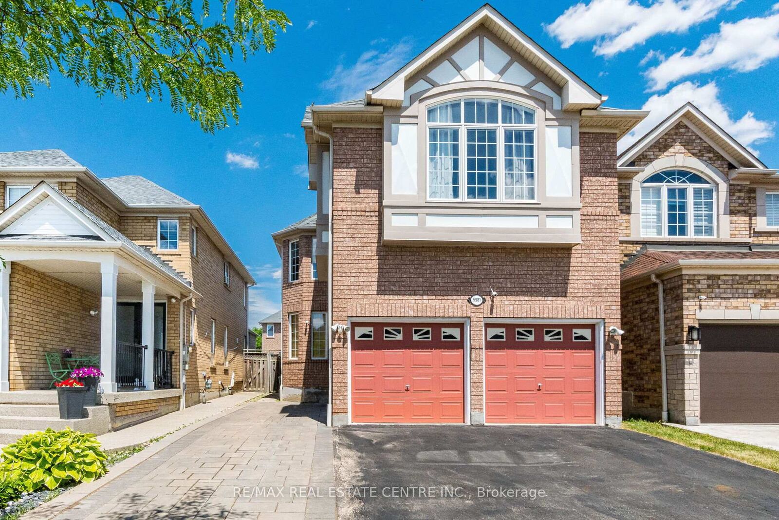 Property Photo: 5981 Couples Street ON L5V 2Z5