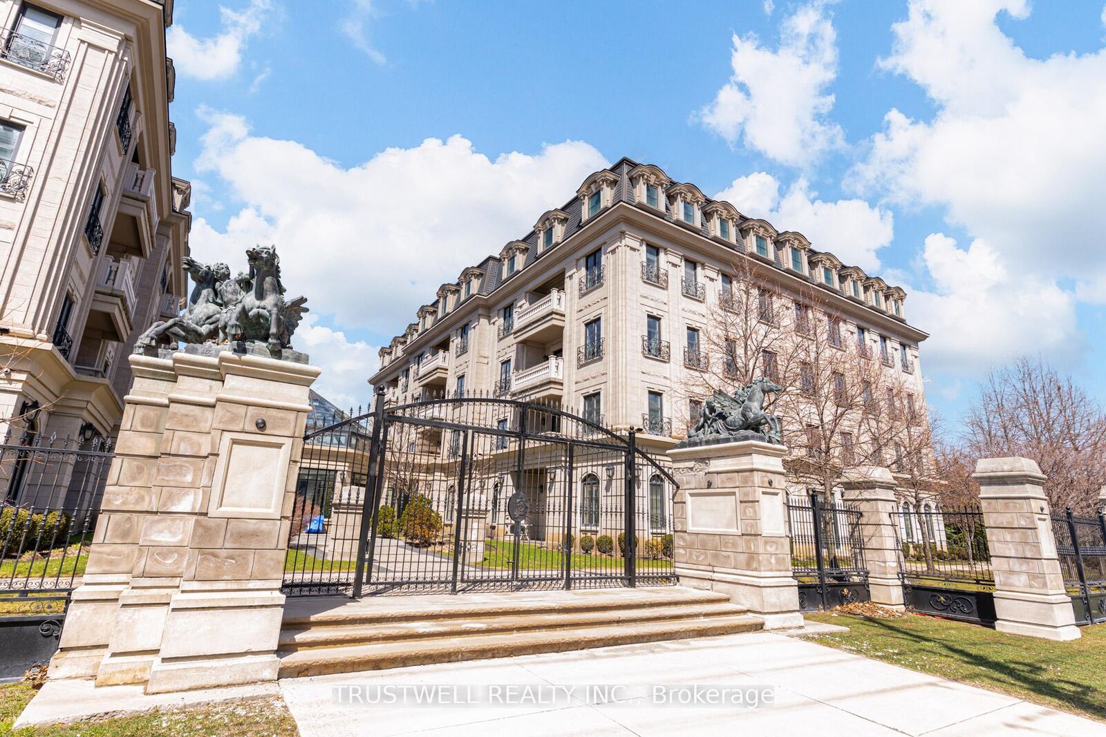 Property Photo: 1 Verclaire Gate 303 ON L3R 8N1