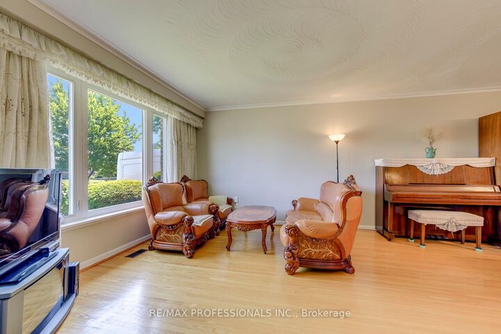 Property Photo: 256 Wellesworth Drive ON M9C 4S6