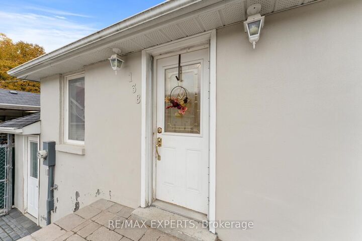 142 King Street E — photo 1