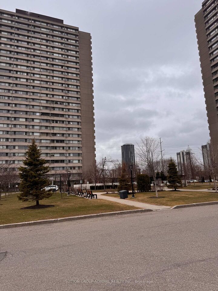 Property Photo:  715 Don Mills Road 2405  ON M3C 1S5 