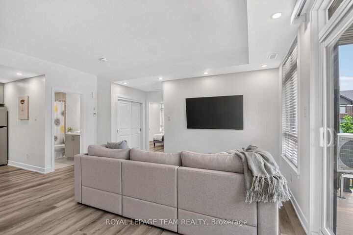 Property Photo:  45 Overberg Way H  ON K2S 2Y4 