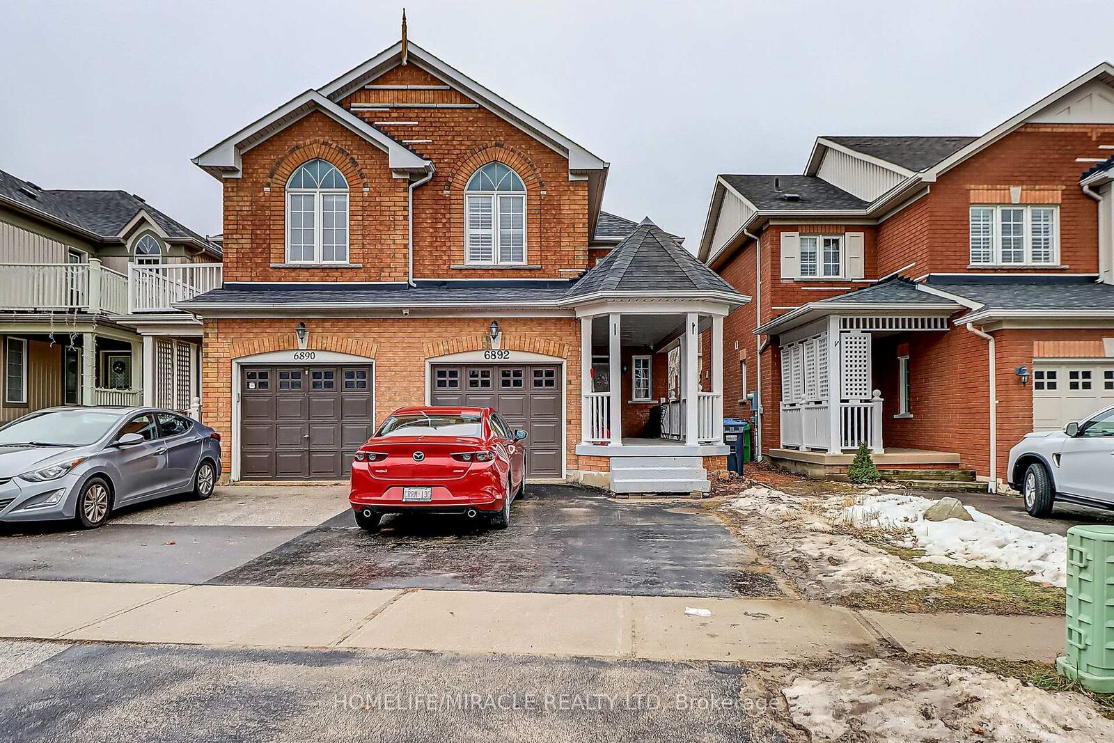 Property Photo: 6892 Postmaster Ridge ON L5W 1C5