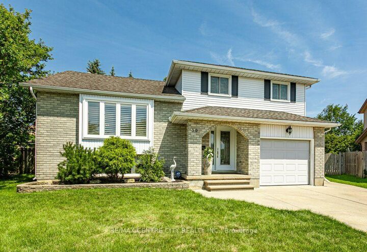 Property Photo: 39 Bonnybank Court ON N2E 3B9