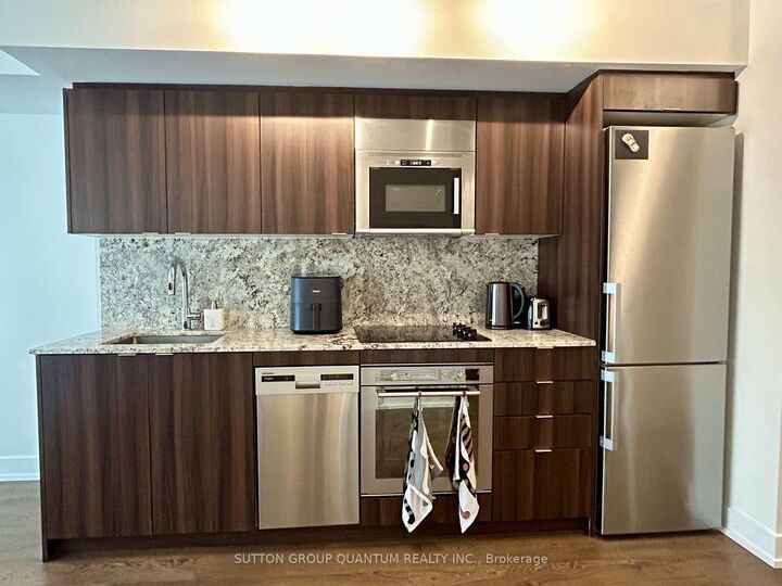 Property Photo: 5 Mabelle Avenue 1532 ON M9A 0C8