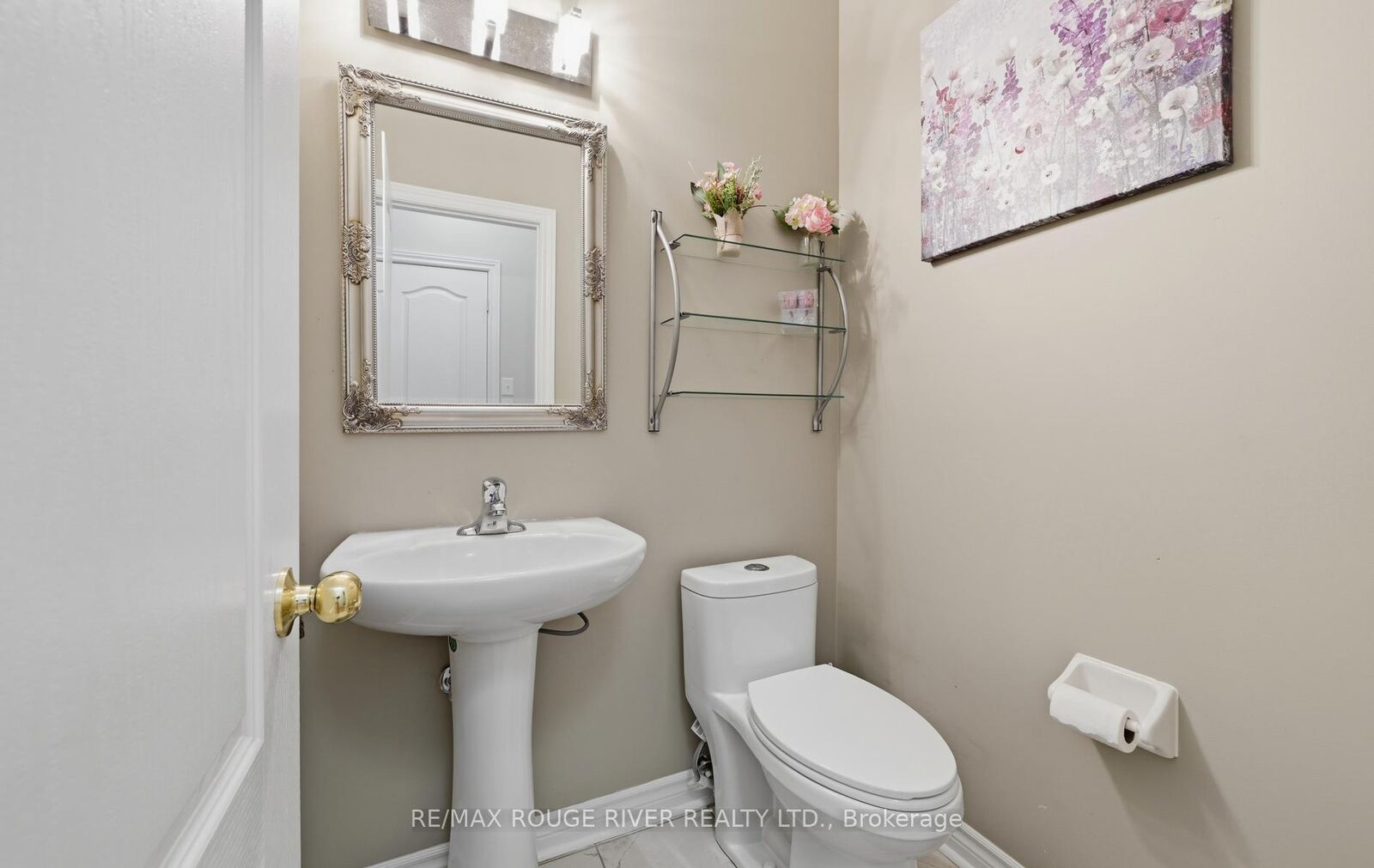 Property Photo: 886 Groveland Avenue ON L1K 0W1