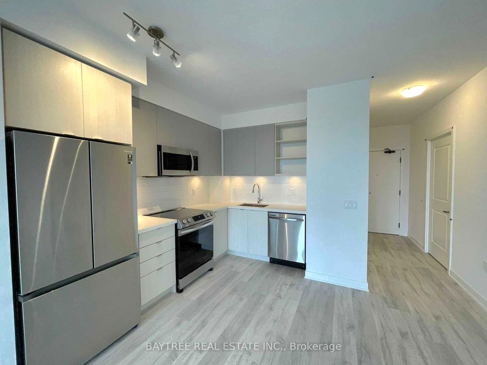 Property Photo: 4655 Metcalfe Avenue 1406 ON L5M 0Z7