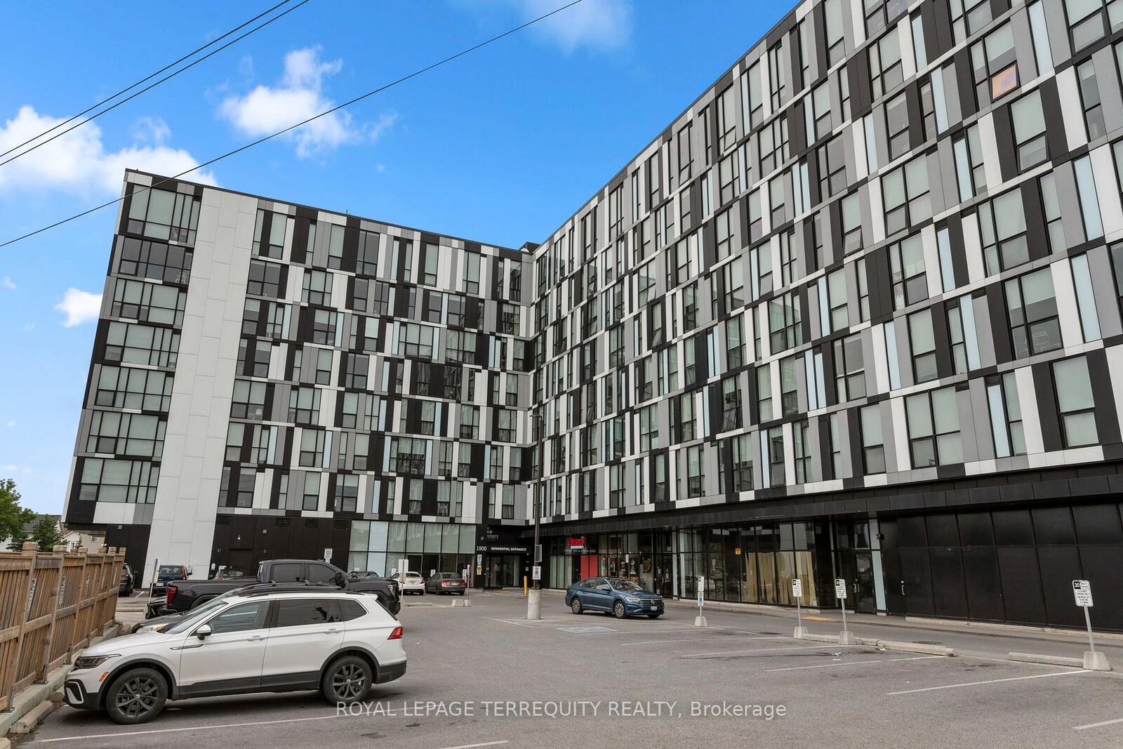 Property Photo:  1900 Simcoe Street N 703  ON L1G 4Y3 