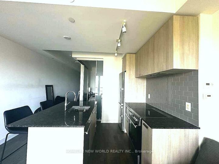 Property Photo: 57 St Joseph Street 712 ON M5S 0C5