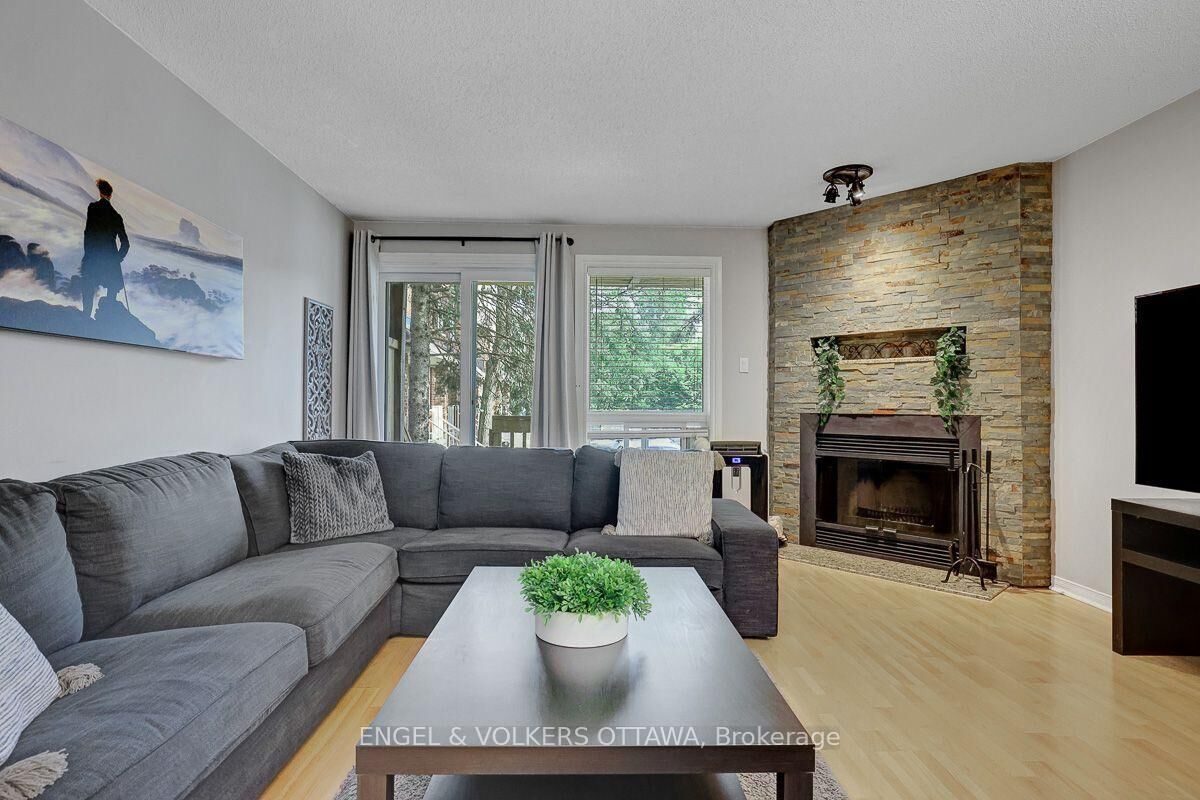Property Photo:  382 Briston Private 1  ON K1G 5R2 