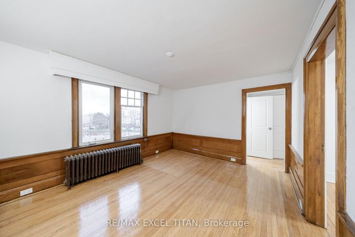 Photo de la propriété: 4 Kingston Road 43 ON M4L 2S4