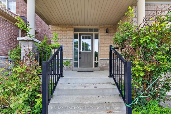 Property Photo:  42 Cale Avenue  ON L1E 0H4 