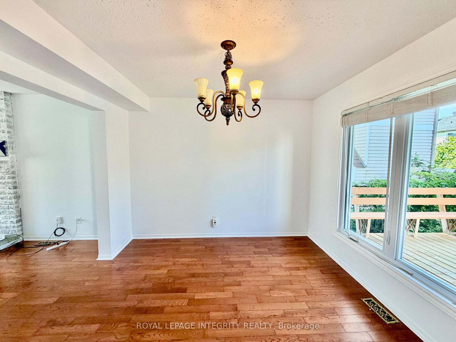 Property Photo: 1039 Karsh Drive ON K1G 4N2