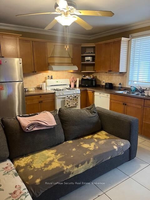 Property Photo: 627 Caledonia Road ON M6E 4V7