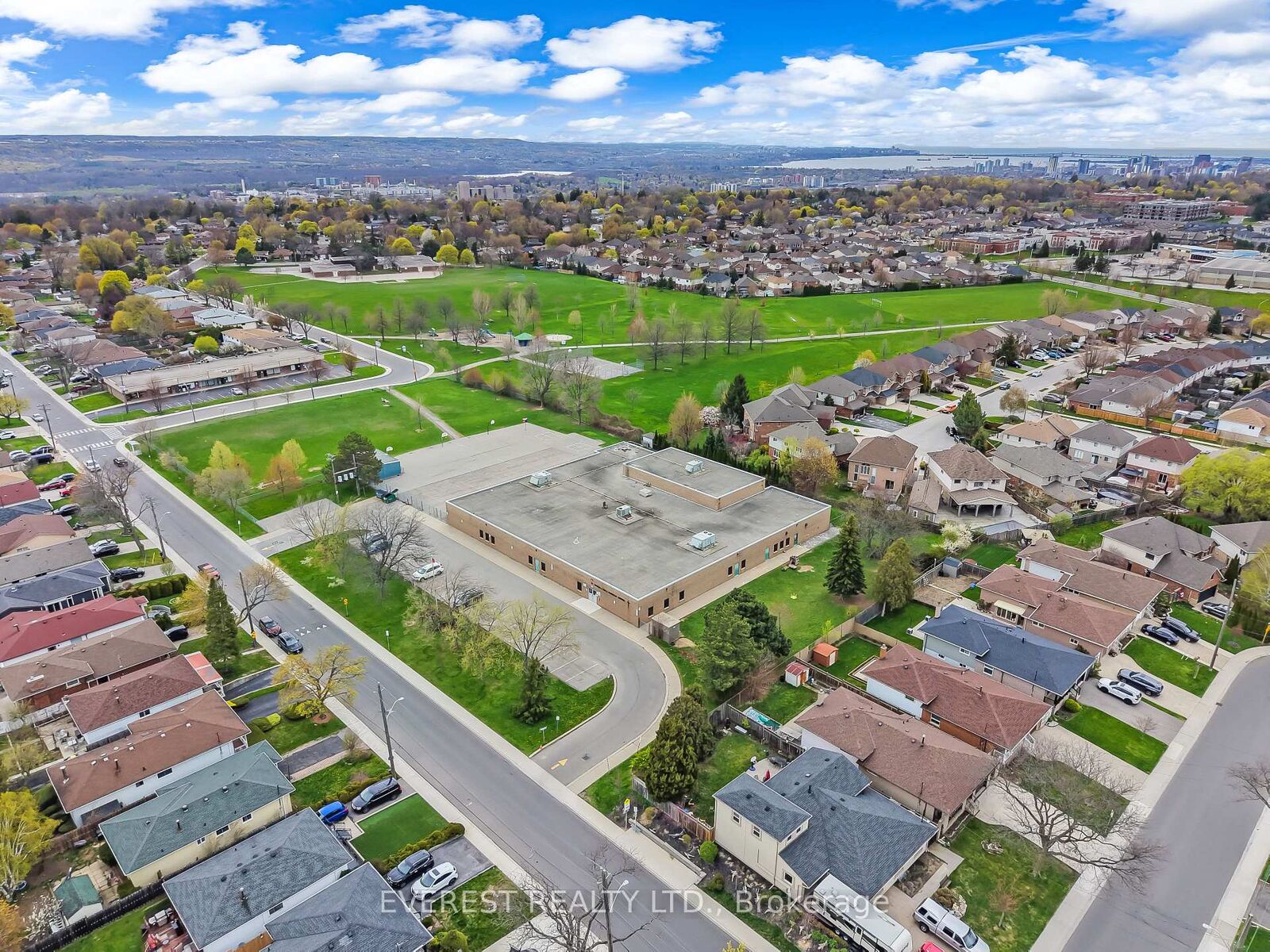 Property Photo:  27 Lavina Crescent  ON L9C 5S7 
