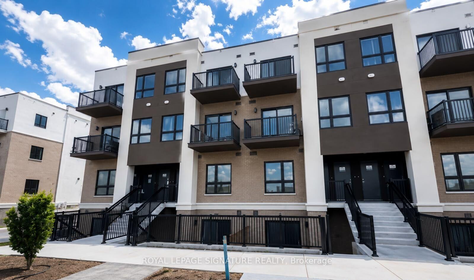 Property Photo: 25 Palace Street R8 ON N2E 0L3