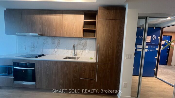 Property Photo: 5251 Dundas Street W 906 ON M9B 1B1