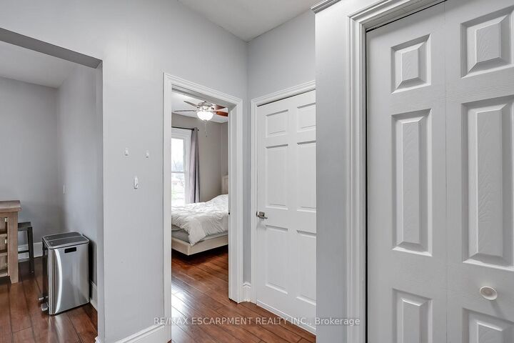 Property Photo: 87 Colbourne Street 2 ON L8R 2G6