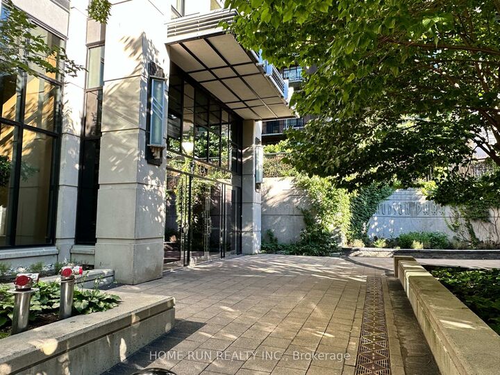 Property Photo: 235 Kent Street 714 ON K2P 0A5