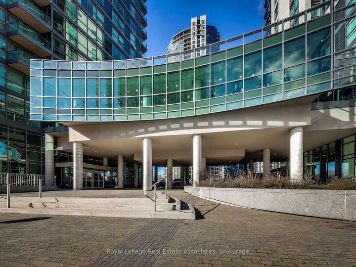 Property Photo:  215 Fort York Boulevard 2411  ON M5V 4A2 