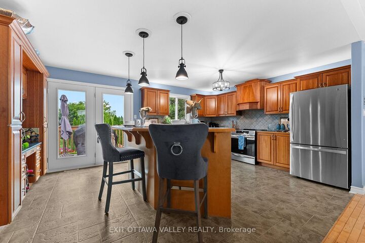 62 Meadowview Drive — photo 1